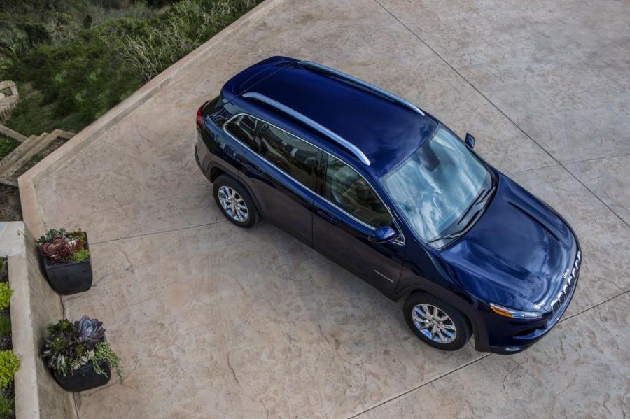  Jeep Cherokee Limited 2014 года  (фото 17 из 29)